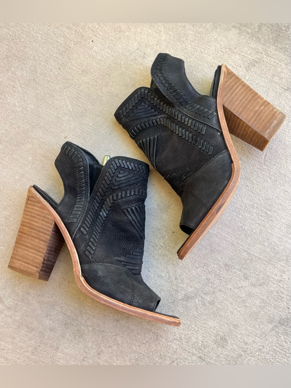 Vince Camuto black peep toe heels 7.5